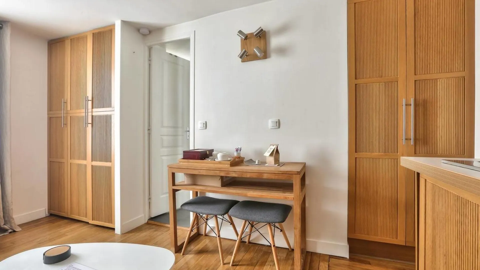 Modern Renovated Studio Cozy And Quiet Paris Apartment